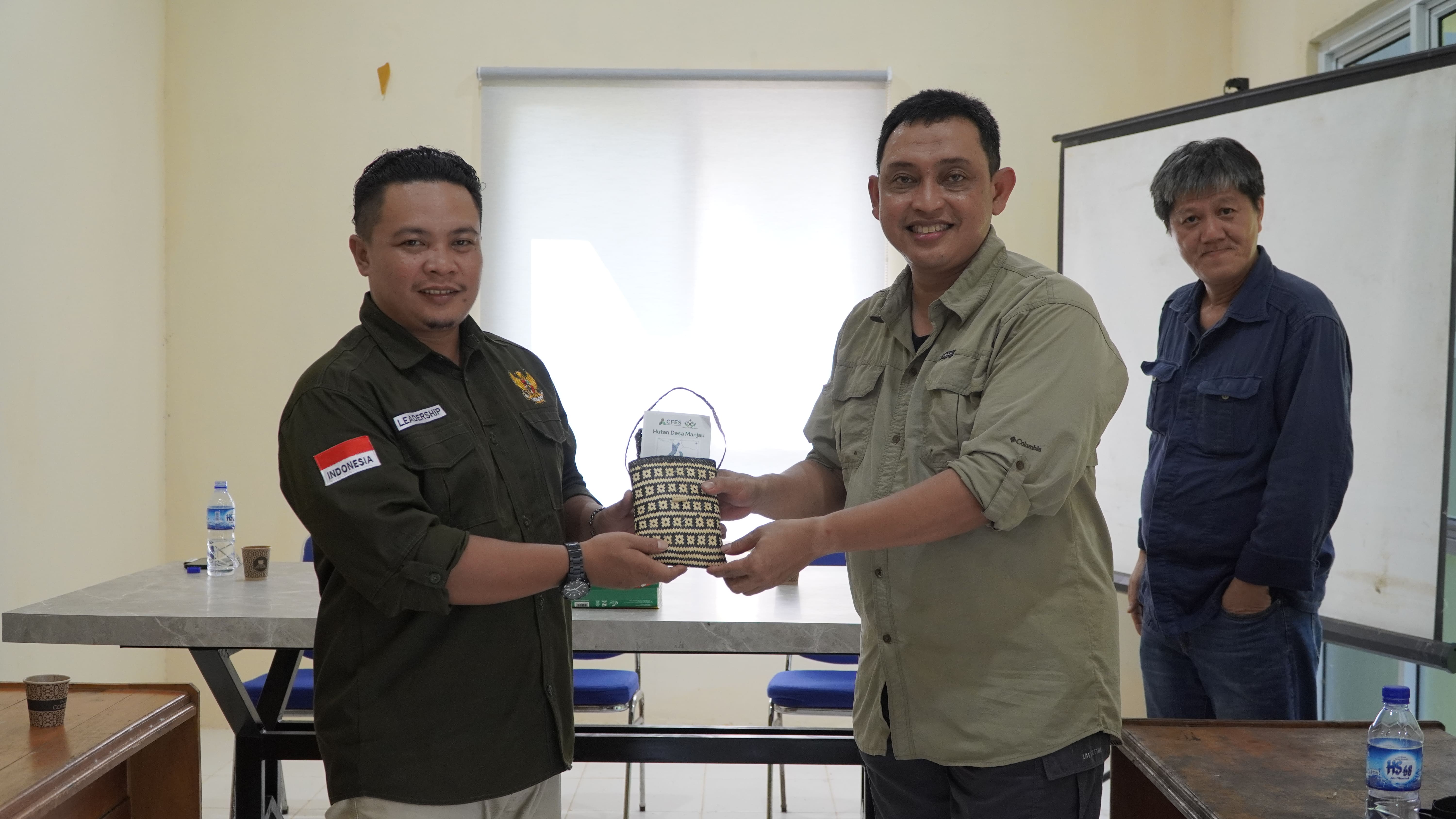 Meninjau Implementasi Program Hutan Desa Manjau di Laman Satong